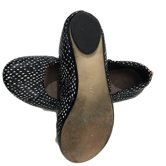 Elorie Black & White Dotted Flat. - Picture 6 of 7